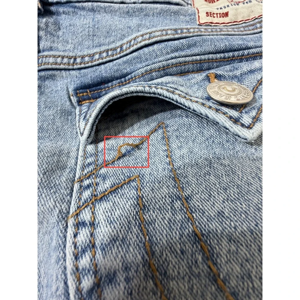True Religion Geno Relaxed Slim Jeans 36x31 Blue Light Wash Flap Pocket